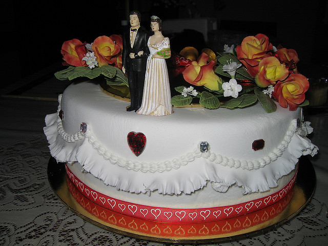 3D Printed couple figurines on wedding cakes